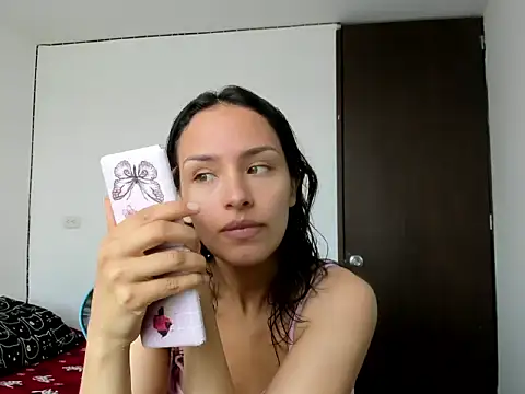Snapshot of Megan_blue__ chatting on 06/27/26, 06:02 Megan blue online show from 06/27/26, 06:02