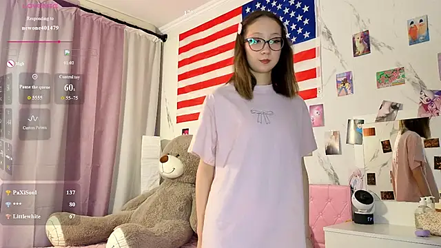 Snapshot of Karolinacreamm chatting on 06/22/26, 05:48 Karolinacreamm online show from 06/22/26, 05:48