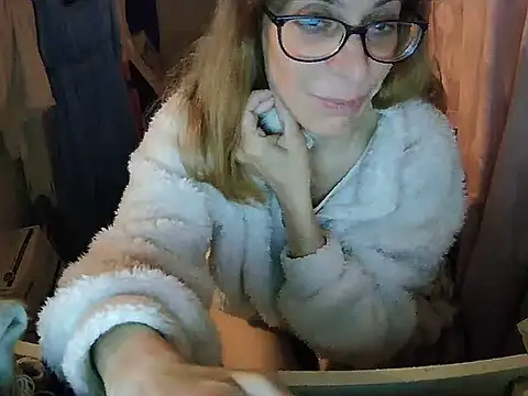 Snapshot of Aphrodity_Roxx chatting on 07/18/26, 12:59 Aphrodity Roxx online show from 07/18/26, 12:59