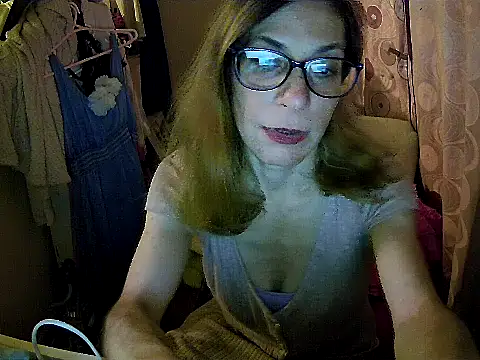 Snapshot of Aphrodity_Roxx chatting on 07/30/26, 11:04 Aphrodity Roxx online show from 07/30/26, 11:04