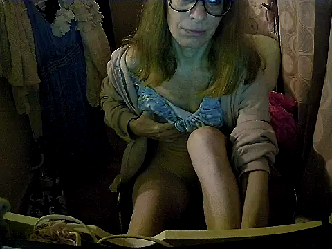 Snapshot of Aphrodity_Roxx chatting on 07/31/26, 09:47 Aphrodity Roxx online show from 07/31/26, 09:47
