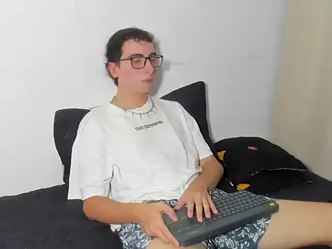 MiloGM  online show from 06/26/26, 07:29