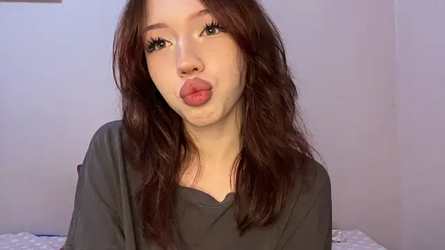 Snapshot of moonlure chatting on 07/19/26, 10:13 moonlure online show from 07/19/26, 10:13