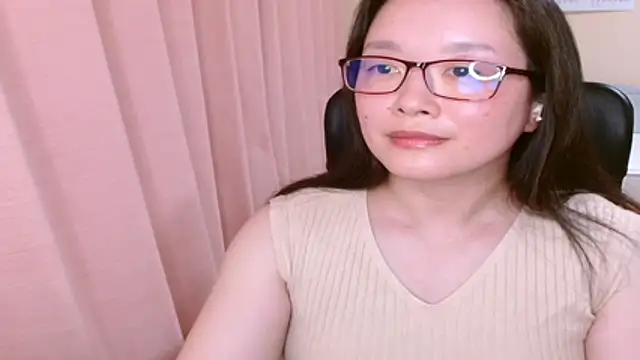 Snapshot of LENA-xo chatting on 07/23/26, 03:32 LENA-xo online show from 07/23/26, 03:32