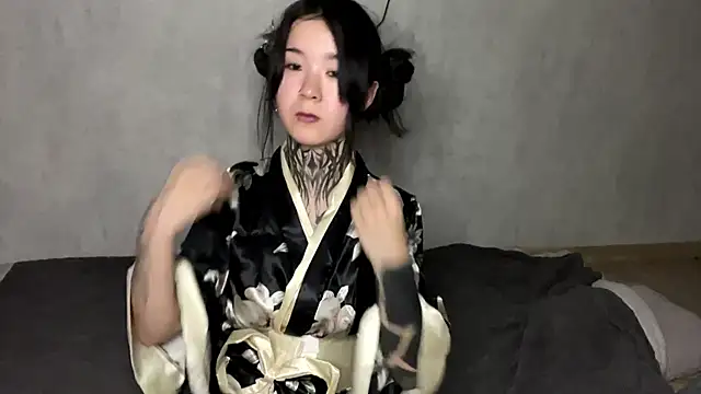 Snapshot of staryrose chatting on 06/26/26, 04:11 staryrose online show from 06/26/26, 04:11