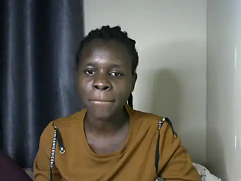 Snapshot of queen_lola1 chatting on 07/06/26, 03:47 queen lola1 online show from 07/06/26, 03:47