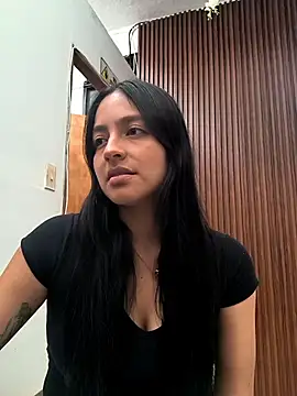 SophiCastro09  online show from 06/10/26, 07:57