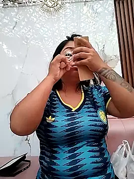 Snapshot of Amber_Herrera chatting on 06/15/26, 12:29 Amber Herrera online show from 06/15/26, 12:29