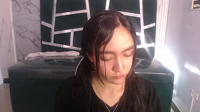 Snapshot of BonnieAmour_ch chatting on 06/06/26, 02:00 BonnieAmour ch online show from 06/06/26, 02:00