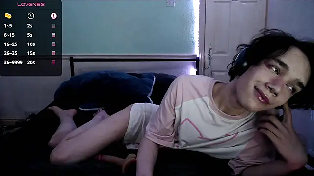 Snapshot of Straything chatting on 06/27/26, 08:47 Straything online show from 06/27/26, 08:47