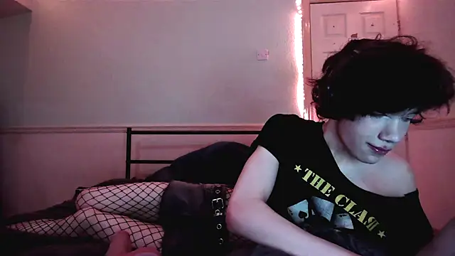 Snapshot of Straything chatting on 07/10/26, 12:37 Straything online show from 07/10/26, 12:37