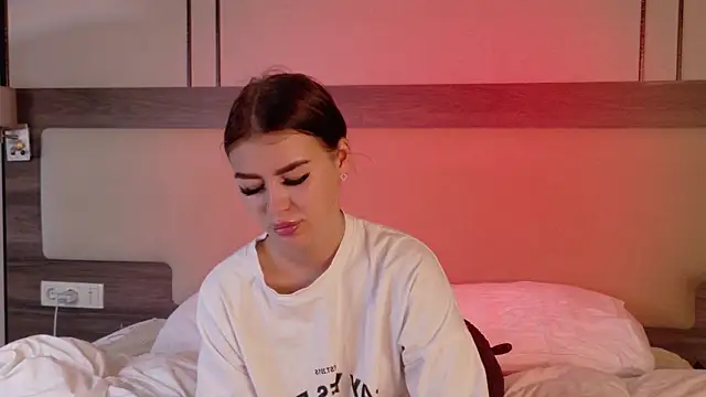 leonameilee online show from 06/18/26, 06:13