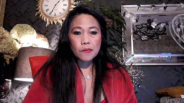 Snapshot of Hornygirltheone chatting on 10/31/25, 12:33 Hornygirltheone online show from 10/31/25, 12:33