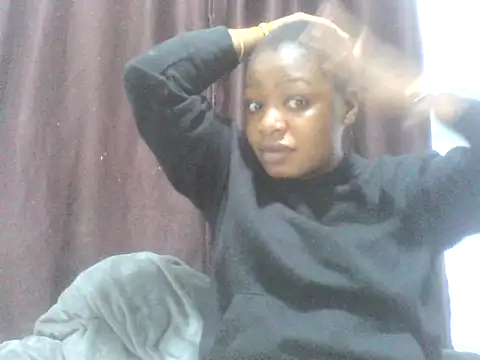 Snapshot of sweett_camillah chatting on 06/18/26, 11:47 sweett camillah online show from 06/18/26, 11:47