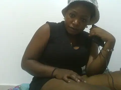 Snapshot of sweett_camillah chatting on 06/19/26, 06:56 sweett camillah online show from 06/19/26, 06:56