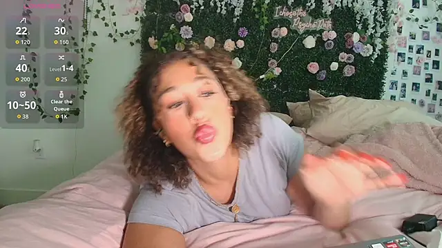 LyraCovee online show from 06/25/26, 12:43