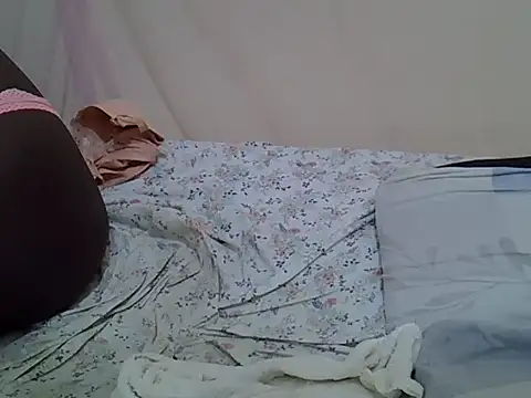 Snapshot of Rhina01 chatting on 07/07/26, 06:47 Rhina01 online show from 07/07/26, 06:47
