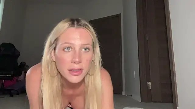 Snapshot of chelseapaigee chatting on 07/19/26, 01:31 chelseapaigee online show from 07/19/26, 01:31