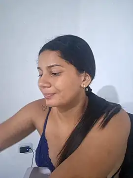 Snapshot of emperatrizcute29 chatting on 06/18/26, 01:39 emperatrizcute29 online show from 06/18/26, 01:39