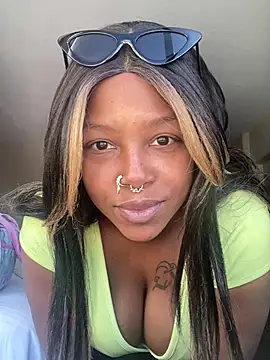 Snapshot of nia_coxlive chatting on 07/27/26, 04:14 nia coxlive online show from 07/27/26, 04:14