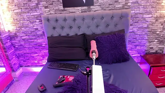 Snapshot of AngeliqueGirard chatting on 07/20/26, 03:03 AngeliqueGirard online show from 07/20/26, 03:03