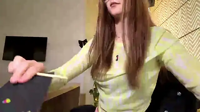 Snapshot of AvrilGillig chatting on 06/16/26, 01:14 AvrilGillig online show from 06/16/26, 01:14