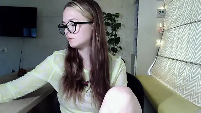 Snapshot of AvrilGillig chatting on 06/24/26, 01:32 AvrilGillig online show from 06/24/26, 01:32