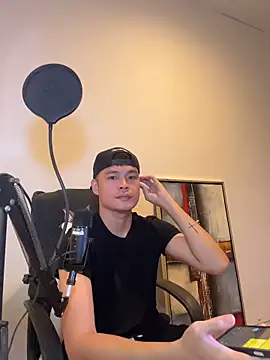 Snapshot of clarkdangerous chatting on 06/19/26, 12:04 clarkdangerous online show from 06/19/26, 12:04