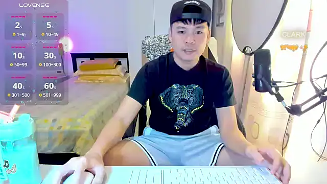 Snapshot of clarkdangerous chatting on 07/24/26, 01:14 clarkdangerous online show from 07/24/26, 01:14