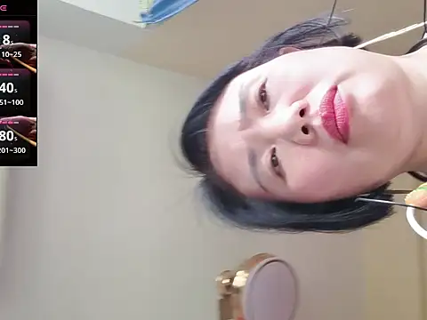 YIYI-queen online show from 06/08/26, 07:31