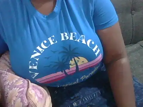 Snapshot of Sexy_gyaly chatting on 06/26/26, 02:21 Sexy gyaly online show from 06/26/26, 02:21