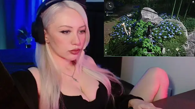 Snapshot of roxxyrowe chatting on 06/13/26, 01:42 roxxyrowe online show from 06/13/26, 01:42