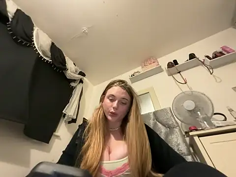 Violetsinxx online show from 06/15/26, 10:23