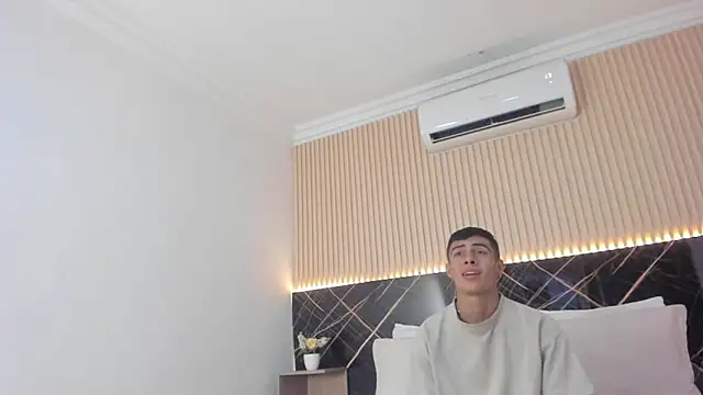 Snapshot of Bruno_fox chatting on 06/19/26, 07:17 Bruno fox online show from 06/19/26, 07:17