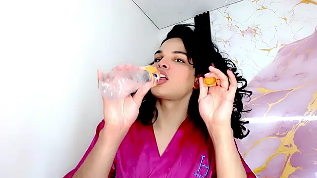 Snapshot of zoe_amatista chatting on 07/18/26, 04:49 zoe amatista online show from 07/18/26, 04:49