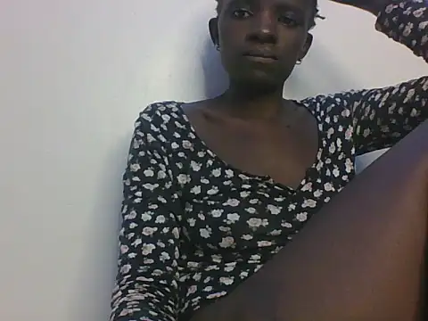 Snapshot of ebonypetite2 chatting on 06/24/26, 03:33 ebonypetite2 online show from 06/24/26, 03:33