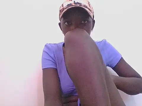 Snapshot of ebonypetite2 chatting on 06/27/26, 12:22 ebonypetite2 online show from 06/27/26, 12:22
