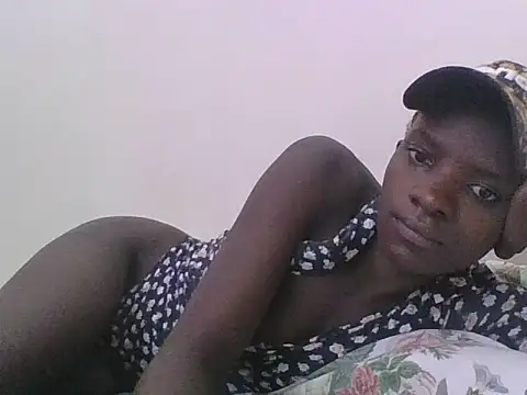 Snapshot of ebonypetite2 chatting on 07/13/26, 05:43 ebonypetite2 online show from 07/13/26, 05:43