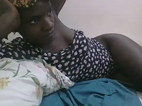 Snapshot of ebonypetite2 chatting on 07/13/26, 06:00 ebonypetite2 online show from 07/13/26, 06:00