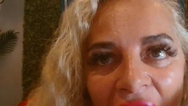 Snapshot of ElviraZoi chatting on 07/08/26, 06:18 ElviraZoi online show from 07/08/26, 06:18