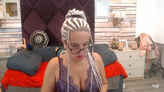 Snapshot of ElviraZoi chatting on 07/23/26, 06:55 ElviraZoi online show from 07/23/26, 06:55