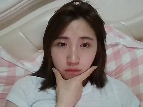 Snapshot of yiyi13 chatting on 06/14/26, 12:07 yiyi13 online show from 06/14/26, 12:07