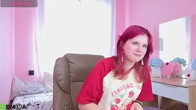 Snapshot of Fox__Cute chatting on 06/19/26, 03:44 Fox Cute online show from 06/19/26, 03:44