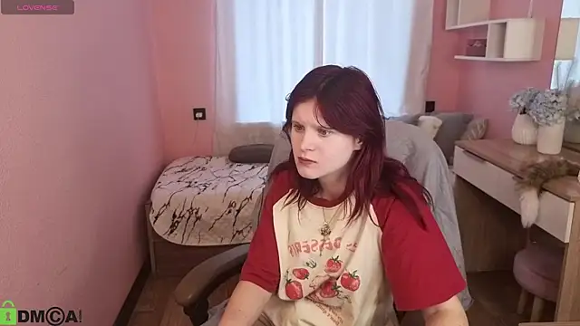 Snapshot of Fox__Cute chatting on 08/01/26, 01:05 Fox Cute online show from 08/01/26, 01:05