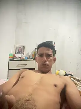 Snapshot of Ricarlosx chatting on 06/20/26, 11:24 Ricarlosx online show from 06/20/26, 11:24