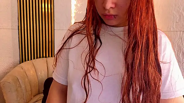 Snapshot of sofia_red_cn chatting on 07/11/26, 01:52 sofia red cn online show from 07/11/26, 01:52