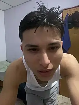 Snapshot of Antoni150906 chatting on 06/25/26, 03:50 Antoni150906 online show from 06/25/26, 03:50