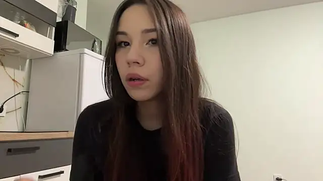 Snapshot of HotGirlMilla chatting on 06/25/26, 06:23 HotGirlMilla online show from 06/25/26, 06:23