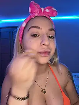 Snapshot of xLexi chatting on 07/17/26, 01:51 xLexi online show from 07/17/26, 01:51