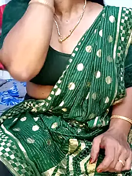 Snapshot of tamil_sarah chatting on 06/27/26, 04:23 tamil sarah online show from 06/27/26, 04:23